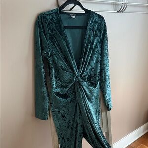Green Velvet Long Sleeve Dress